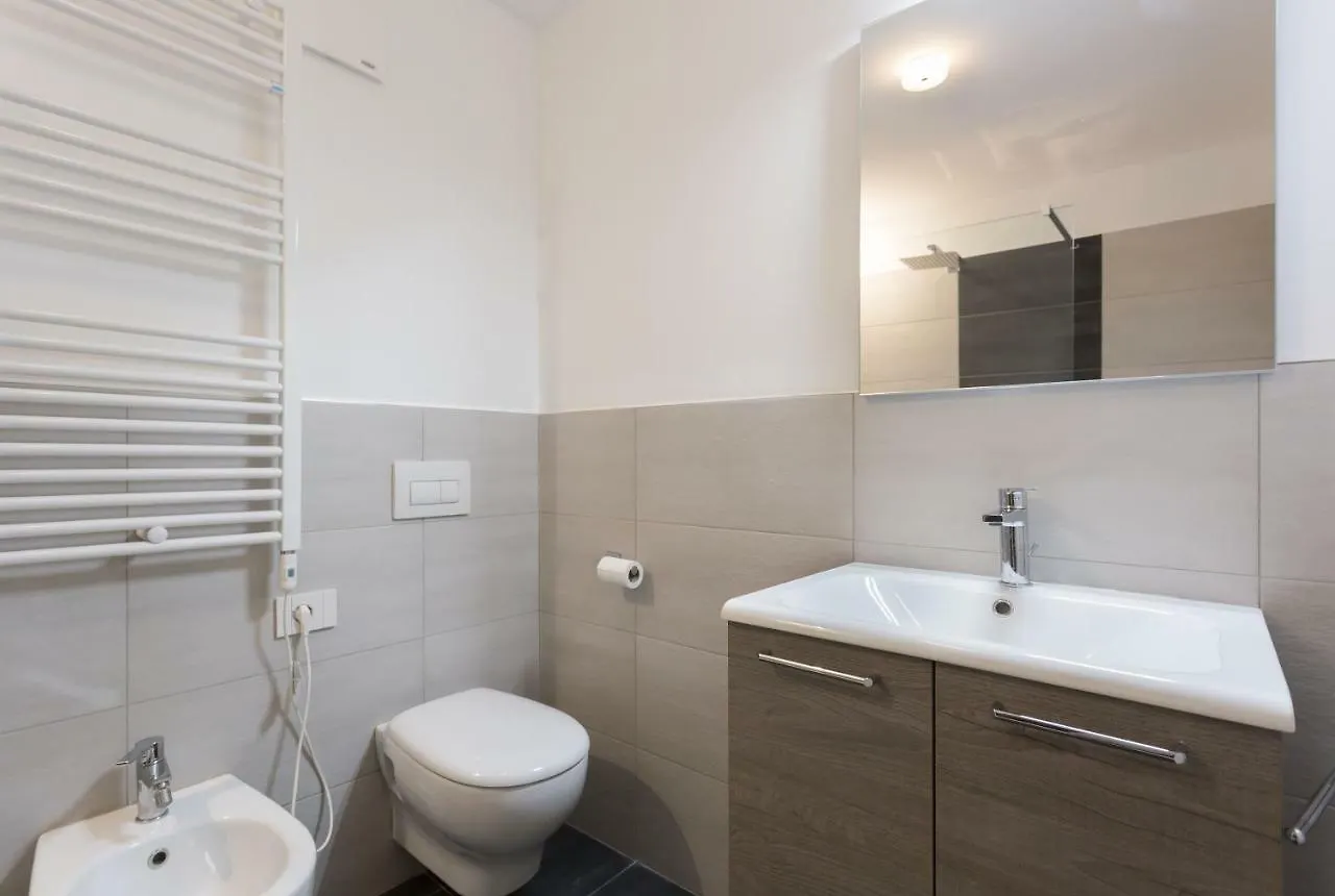 Meravigli 16 - Apt B - Duomo City Center Elegant Apartment Milan