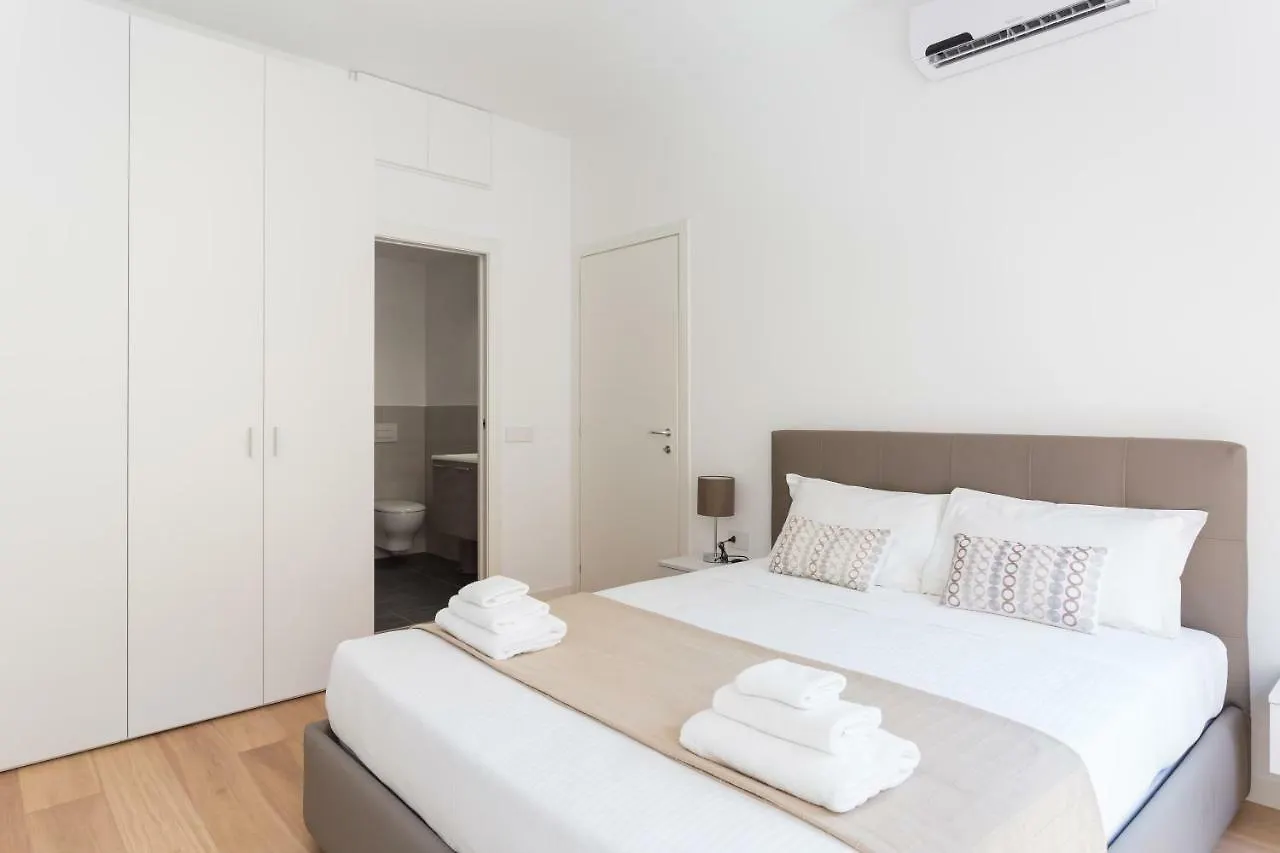 Meravigli 16 - Apt B - Duomo City Center Elegant Apartment Milan