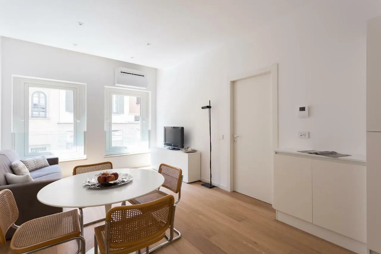 Meravigli 16 - Apt B - Duomo City Center Elegant Apartment Milan
