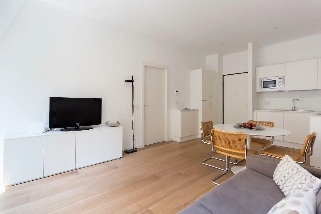 Meravigli 16 - Apt B - Duomo City Center Elegant Apartment Milan
