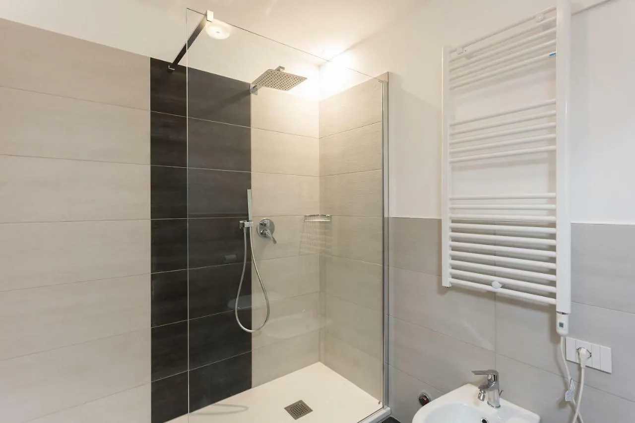Meravigli 16 - Apt B - Duomo City Center Elegant Apartment Milan Italy