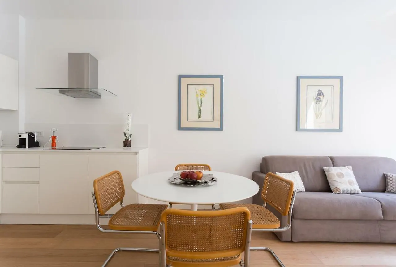 Meravigli 16 - Apt B - Duomo City Center Elegant Apartment Milan