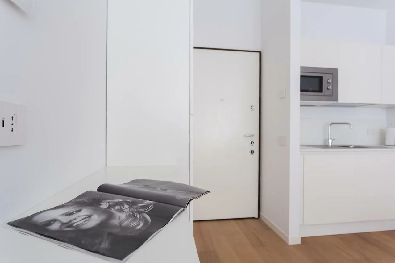 Meravigli 16 - Apt B - Duomo City Center Elegant Apartment Milan